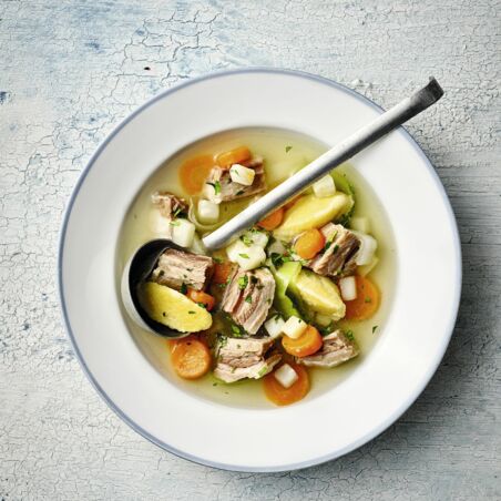 Wilde Rippchensuppe mit Grießnockerl Wilde Rippchensuppe mit Grießnockerl