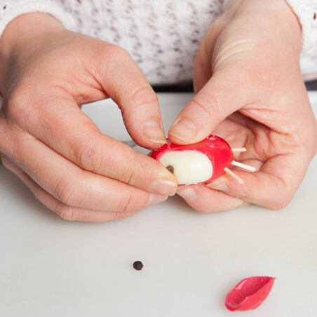 Marienkäfer aus Babybel Step 8 Marienkäfer aus Babybel Step 8