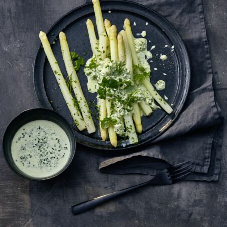 Weißer Spargel mit grüner Sauce Weißer Spargel mit grüner Sauce