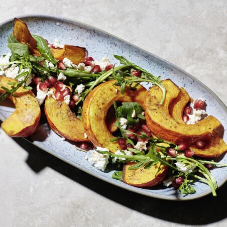 Gebackener Kürbis mit Granatapfel und Feta Gebackener Kürbis mit Granatapfel und Feta