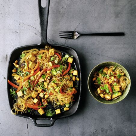 Glasnudelpfanne mit Ingwer-Limetten-Tofu Glasnudelpfanne mit Ingwer-Limetten-Tofu