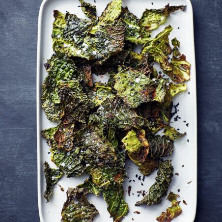 Gebackene Wirsing-Sesam-Chips Gebackene Wirsing-Sesam-Chips