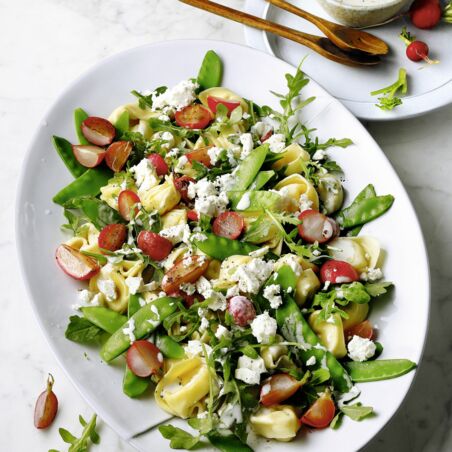 Tortellonisalat mit gebratenen Radieschen Tortellonisalat mit gebratenen Radieschen