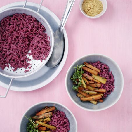 Rote-Bete-Spätzle mit Wurzelgemüse Rote-Bete-Spätzle mit Wurzelgemüse