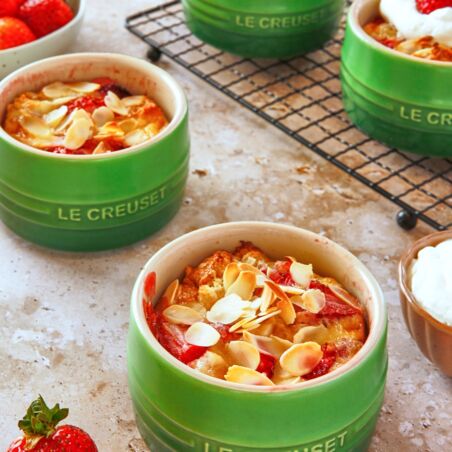 Erdbeer-Macadamia- Hefezopfauflauf Erdbeer-Macadamia- Hefezopfauflauf