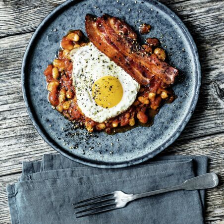 Baked Beans mit Speck und Spiegelei Baked Beans mit Speck und Spiegelei