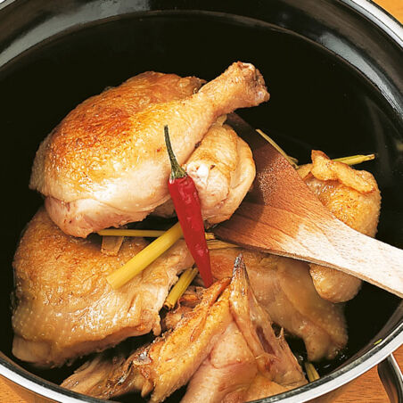 Zitronengrassuppe mit Topfen-Wan-Tans Zitronengrassuppe mit Topfen-Wan-Tans