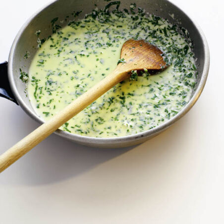 Kräutersauce mit Pinienkernen Kräutersauce mit Pinienkernen