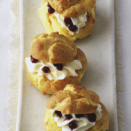 Windbeutel mit Preiselbeeren Windbeutel mit Preiselbeeren