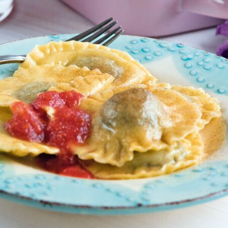 Mohnravioli mit Pflaumensauce Mohnravioli mit Pflaumensauce