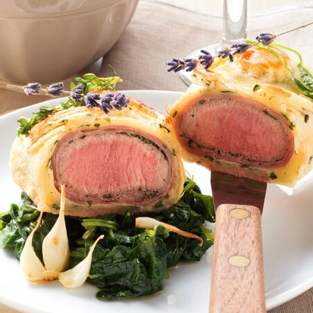 Lammrückenfilet im Kräuterblätterteig Lammrückenfilet im Kräuterblätterteig