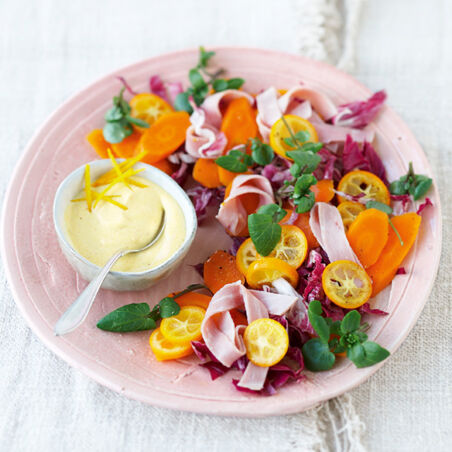 Radicchio mit Kumquat-Möhren und Safran-Frischkäse-Dip Radicchio mit Kumquat-Möhren und Safran-Frischkäse-Dip