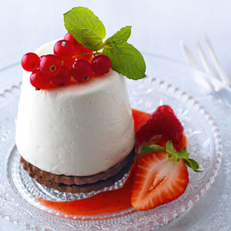 Joghurttörtchen mit Beerensauce Joghurttörtchen mit Beerensauce