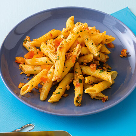 Nudeln mit Walnuss-Tomaten-Pesto Nudeln mit Walnuss-Tomaten-Pesto