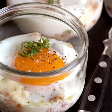 Oeufs Cocotte-Eier aus dem Ofen Oeufs Cocotte-Eier aus dem Ofen