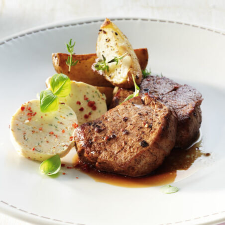 Kalbsmedaillons mit Zitronen-Kräuter-Butter Kalbsmedaillons mit Zitronen-Kräuter-Butter