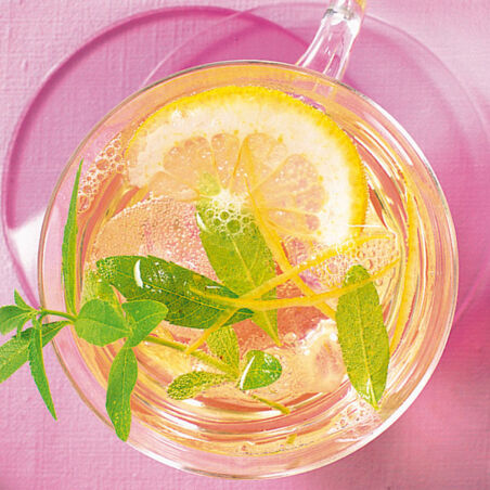 Bowle mit Zitronenverbene Bowle mit Zitronenverbene