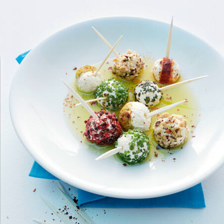 Bunte Ziegenfrischkäse-Pralinen Bunte Ziegenfrischkäse-Pralinen