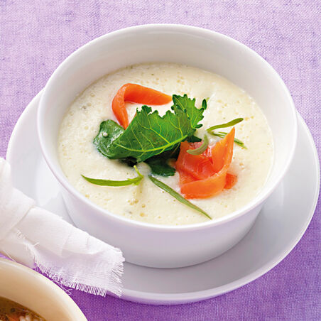 Kohlrabicremesuppe mit Räucherlachs Kohlrabicremesuppe mit Räucherlachs