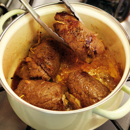 Rinderrouladen mit Petersilienkartoffeln Rinderrouladen mit Petersilienkartoffeln
