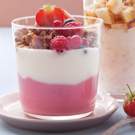Beeren-Joghurt mit Schokomüsli Beeren-Joghurt mit Schokomüsli
