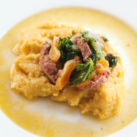 Geschmortes Lamm mit Grünkohl und Creme-Polenta Geschmortes Lamm mit Grünkohl und Creme-Polenta