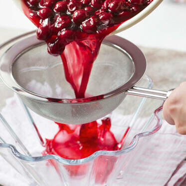 Rote Grütze mit Sauerkirschen Rote Grütze mit Sauerkirschen