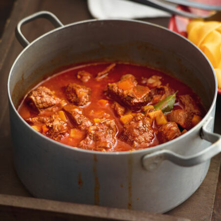 Gulasch mit Wurzelgemüse Gulasch mit Wurzelgemüse