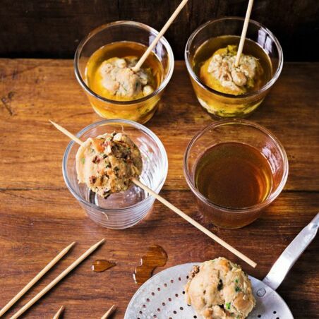 LEBERKNÖDELCHEN IM BULLSHOT LEBERKNÖDELCHEN IM BULLSHOT