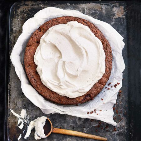 Nusskuchen mit Kirschen und Zimt Nusskuchen mit Kirschen und Zimt