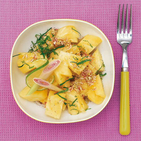 Ananassalat mit Zitronengras Ananassalat mit Zitronengras