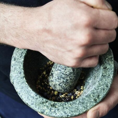 Selbst gebeizter Lachs mit Dill und Gewürzen Selbst gebeizter Lachs mit Dill und Gewürzen