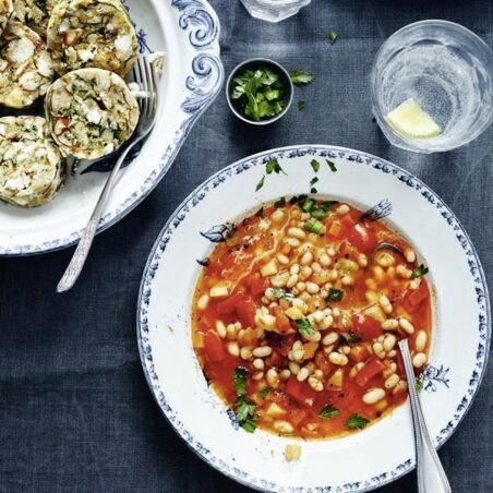 Bohnentopf mit Laugenknödeln Bohnentopf mit Laugenknödeln