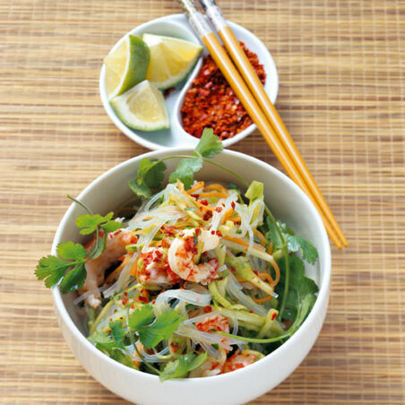 Glasnudelsalat mit Spitzkohl, Möhren und Koriander Glasnudelsalat mit Spitzkohl, Möhren und Koriander