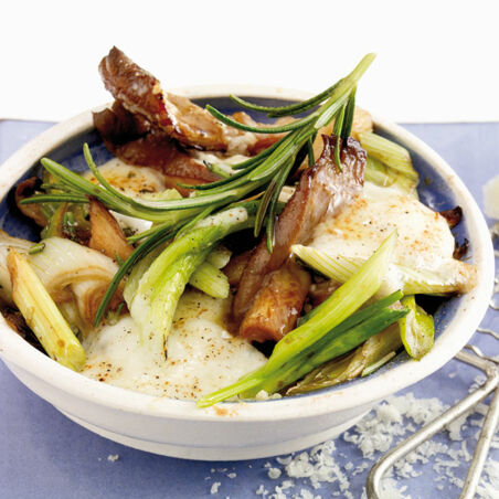 Austernpilze mit Frühlingszwiebeln Austernpilze mit Frühlingszwiebeln