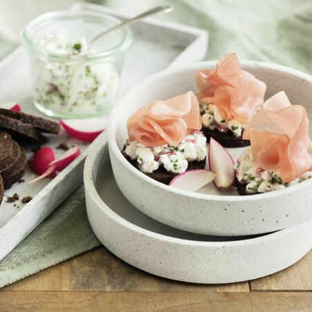 Pumpernickel mit Lachsschinken Pumpernickel mit Lachsschinken