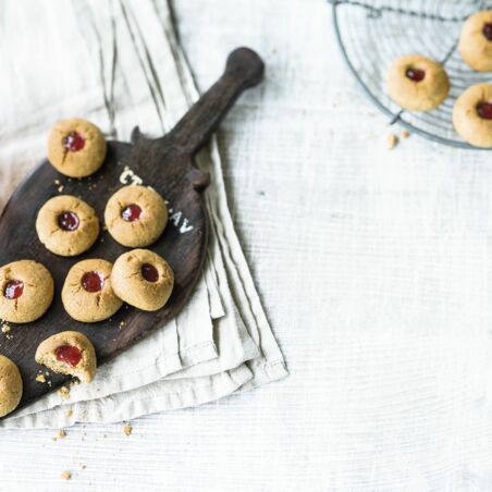 Haselnuss-Erdbeer-Küsse Haselnuss-Erdbeer-Küsse