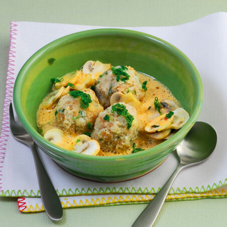 Mini-Semmelknödel mit Champignonrahm Mini-Semmelknödel mit Champignonrahm