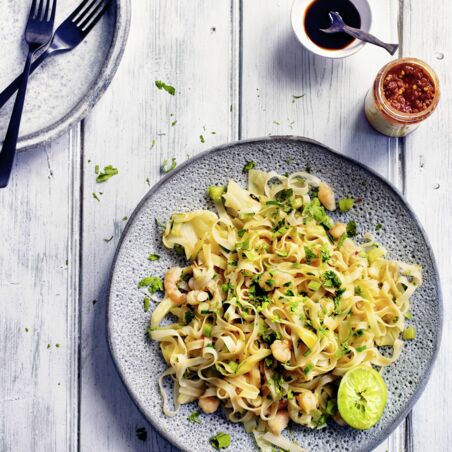 Reisnudel-Kohl-Pfanne mit Garnelen Reisnudel-Kohl-Pfanne mit Garnelen