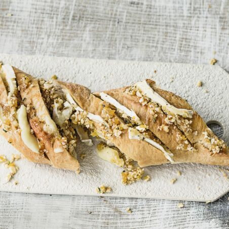 Partybaguette mit Brie Partybaguette mit Brie