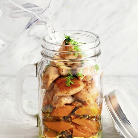 Curry-Möhrensuppe mit Hähnchen Curry-Möhrensuppe mit Hähnchen