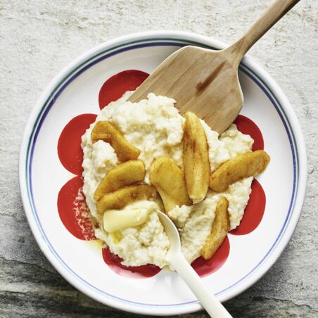 Grießbrei mit Zimtäpfeln Grießbrei mit Zimtäpfeln