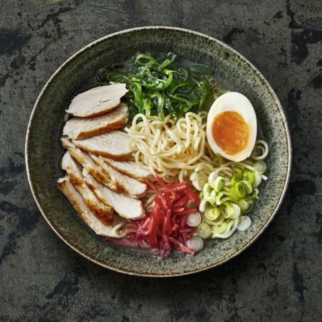 Ramen mit Hähnchenbrust, Wakame und Ingwer Ramen mit Hähnchenbrust, Wakame und Ingwer