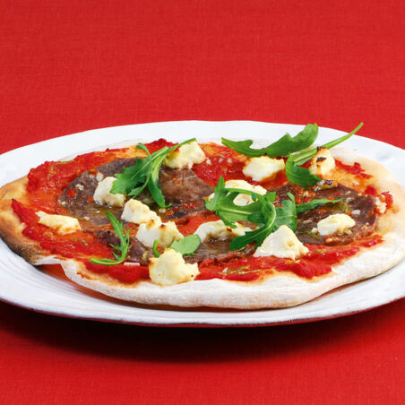 Pizza mit Rinderfilet, Ricotta und Rucola Pizza mit Rinderfilet, Ricotta und Rucola