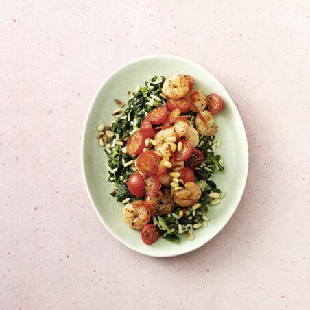 Garnelen mit Spinatreis und Tomaten Garnelen mit Spinatreis und Tomaten
