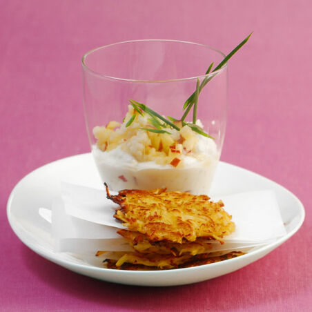 Selleriepuffer mit Apfel-Joghurt-Dip Selleriepuffer mit Apfel-Joghurt-Dip