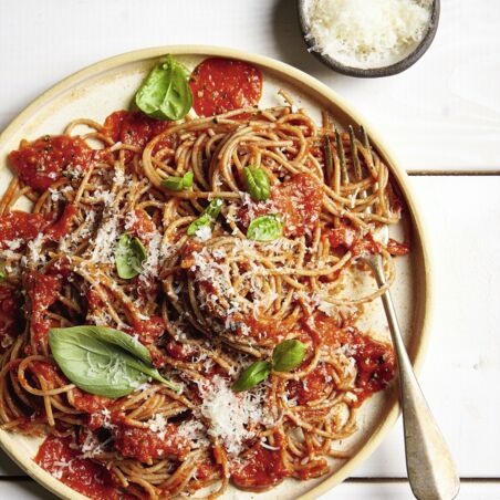 Nudeln mit Tomatensauce Nudeln mit Tomatensauce