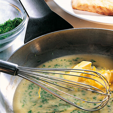 Fischfilets mit Zitronen-Kapern-Butter Fischfilets mit Zitronen-Kapern-Butter