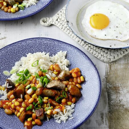 Baked Beans mit Würstchen und Spiegelei Baked Beans mit Würstchen und Spiegelei