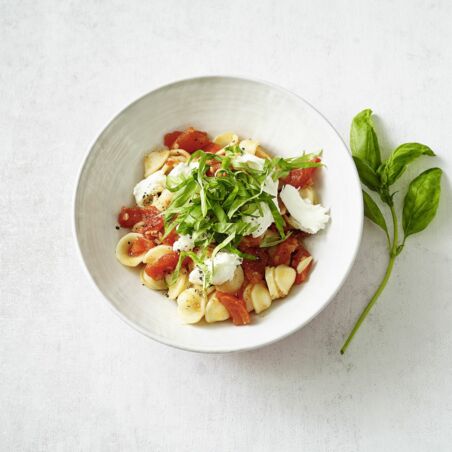 Orecchiette mit Tomaten und Büffel-Mozzarella Orecchiette mit Tomaten und Büffel-Mozzarella